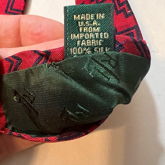 Ralph Lauren Silk Jacquard Red and Navy Blue Zig-Zag Chevron Necktie 3.5” - Picture 4 of 10